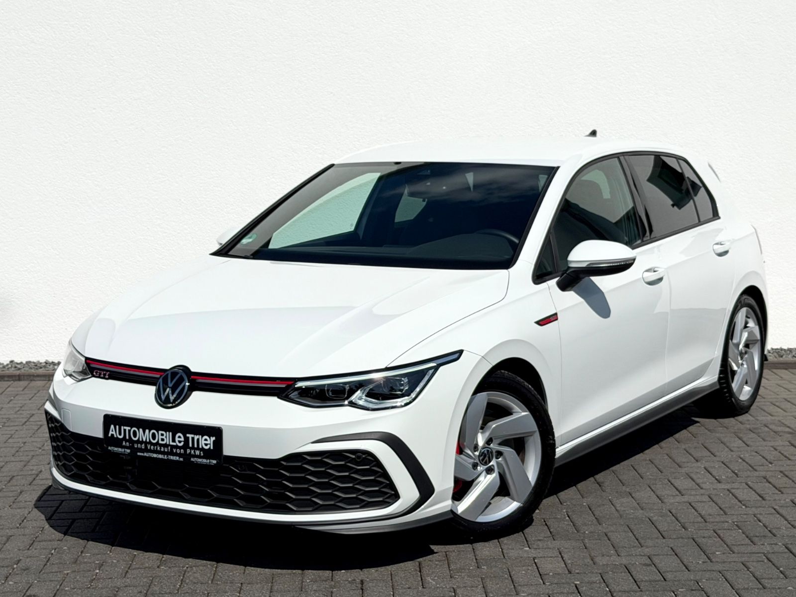 Volkswagen Golf 8 Lim. GTI /NAVI/LED/PDC/1.HAND/GARANTIE/ in Weiß als Limousine - Fahrzeugfoto 1