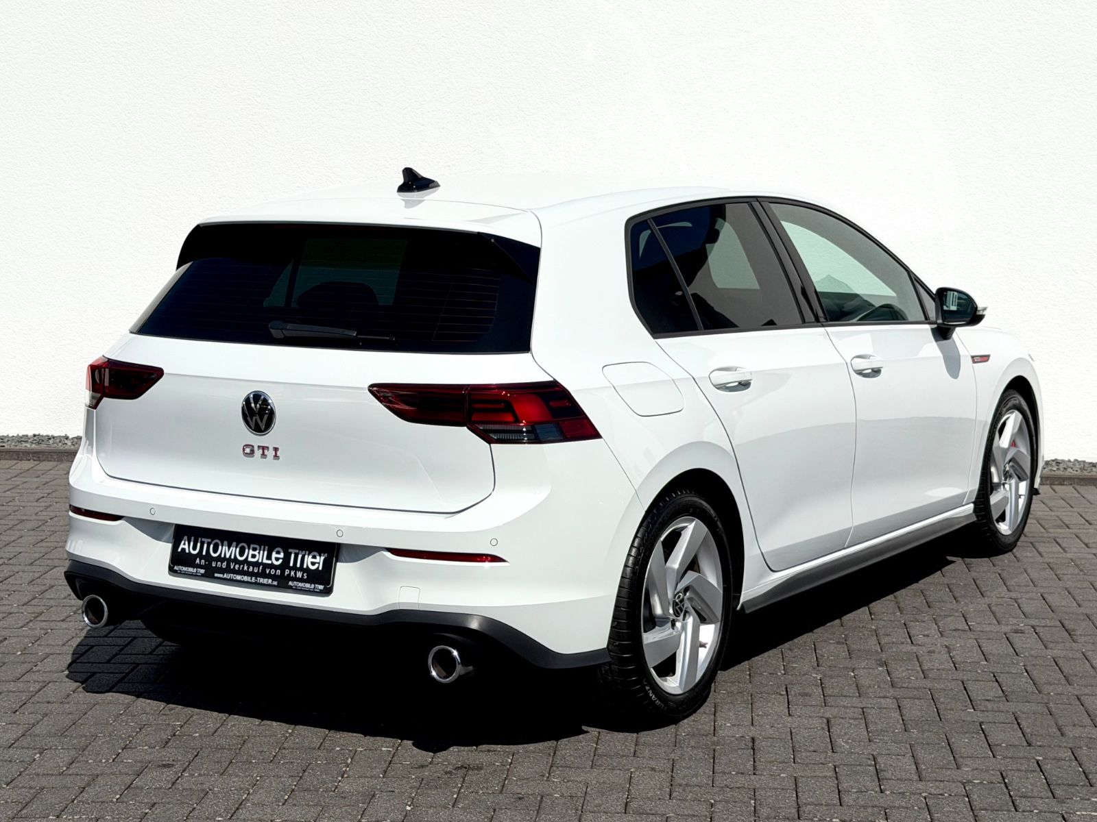 Volkswagen Golf 8 Lim. GTI /NAVI/LED/PDC/1.HAND/GARANTIE/ - Bild 5 Volkswagen Golf 8 Lim. GTI /NAVI/LED/PDC/1.HAND/GARANTIE/ in PURE WHITE als Limousine - Fahrzeugfoto 5