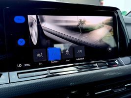 Volkswagen Golf 8 Lim. GTI /NAVI/LED/PDC/1.HAND/GARANTIE/ in Weiß als Limousine - Fahrzeugfoto 17