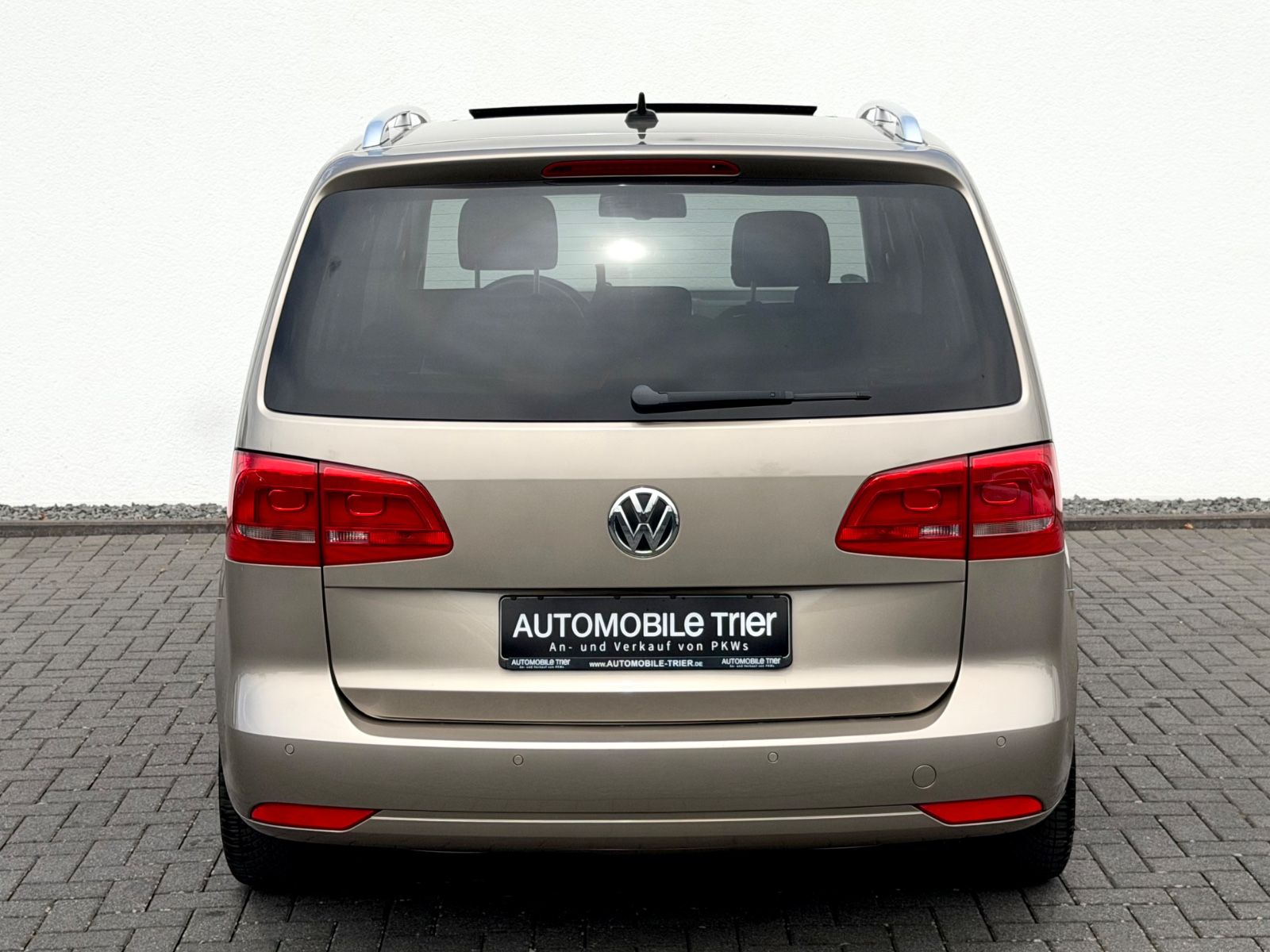 Volkswagen Touran Cup 2.0 TDI /7.SITZER/NAVI/PANO/PDC/ - Bild 6 Volkswagen Touran Cup 2.0 TDI /7.SITZER/NAVI/PANO/PDC/ in TITANIUM BEIGE als Van/Minibus - Fahrzeugfoto 6