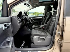 Volkswagen Touran Cup 2.0 TDI /7.SITZER/NAVI/PANO/PDC/ in Beige als Van/Minibus - Fahrzeugfoto 9