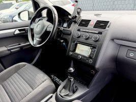 Volkswagen Touran Cup 2.0 TDI /7.SITZER/NAVI/PANO/PDC/ in Beige als Van/Minibus - Fahrzeugfoto 11