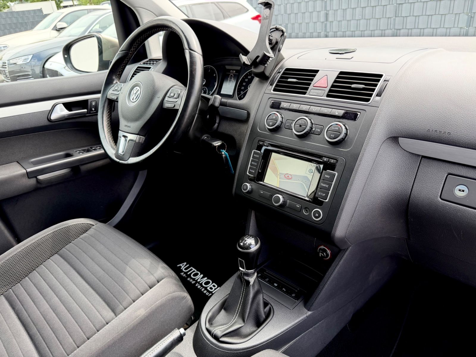 Volkswagen Touran Cup 2.0 TDI /7.SITZER/NAVI/PANO/PDC/ - Bild 11 Volkswagen Touran Cup 2.0 TDI /7.SITZER/NAVI/PANO/PDC/ in TITANIUM BEIGE als Van/Minibus - Fahrzeugfoto 11
