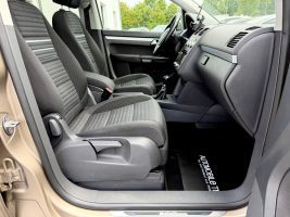 Volkswagen Touran Cup 2.0 TDI /7.SITZER/NAVI/PANO/PDC/ in Beige als Van/Minibus - Fahrzeugfoto 12