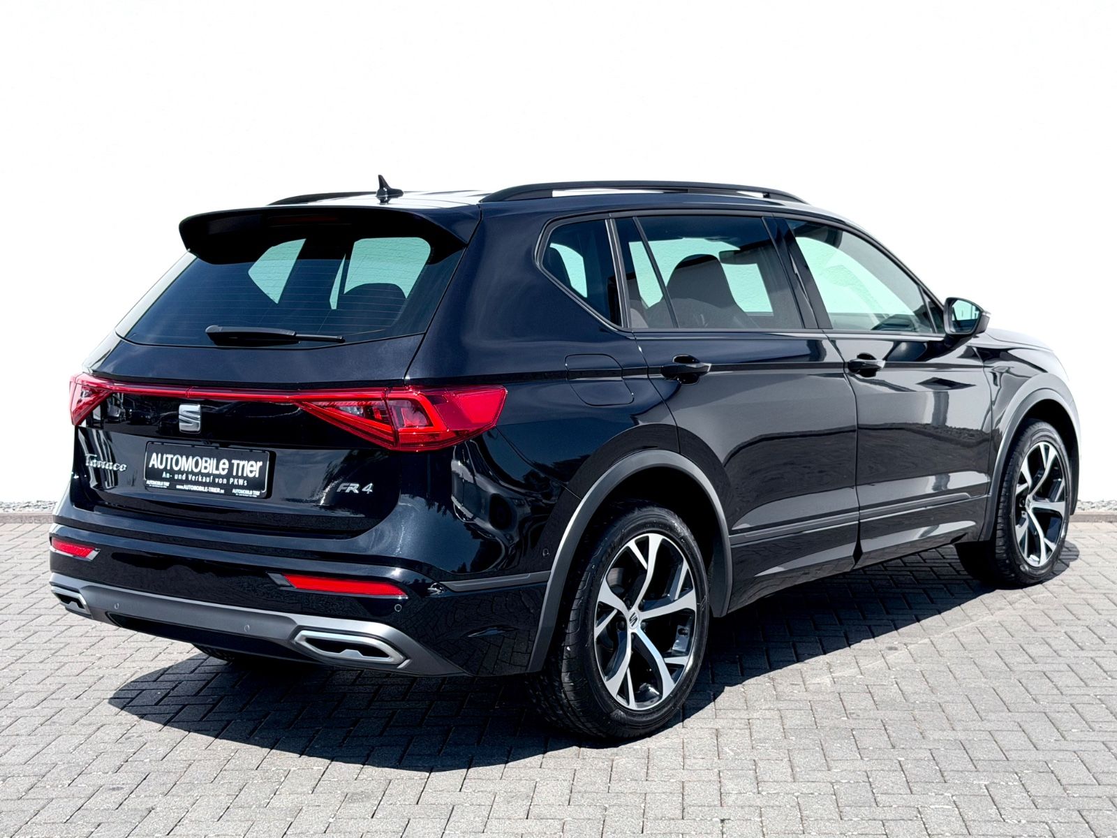 Seat Tarraco FR 2.0 TDI DSG 4Drive/LED/ACC/AHK/360CAM - Bild 5 Seat Tarraco FR 2.0 TDI DSG 4Drive/LED/ACC/AHK/360CAM in DEEP BLACK als SUV/Geländewagen/Pickup - Fahrzeugfoto 5