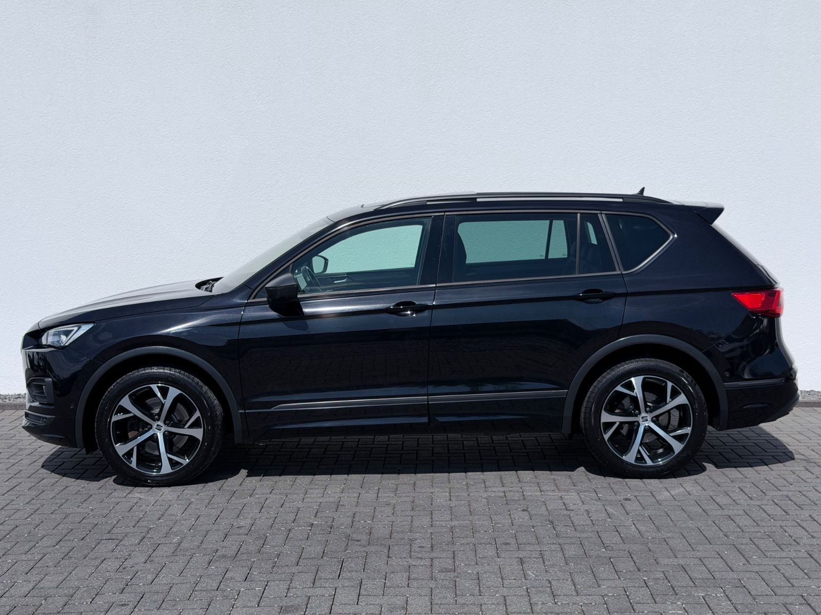 Seat Tarraco FR 2.0 TDI DSG 4Drive/LED/ACC/AHK/360CAM - Bild 8 Seat Tarraco FR 2.0 TDI DSG 4Drive/LED/ACC/AHK/360CAM in DEEP BLACK als SUV/Geländewagen/Pickup - Fahrzeugfoto 8