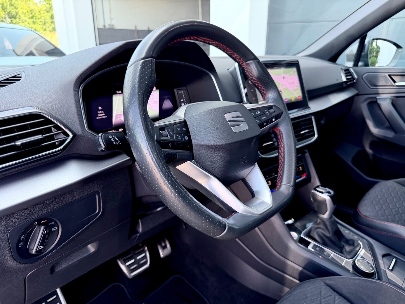 Seat Tarraco FR 2.0 TDI DSG 4Drive/LED/ACC/AHK/360CAM - Bild 10 Seat Tarraco FR 2.0 TDI DSG 4Drive/LED/ACC/AHK/360CAM in DEEP BLACK als SUV/Geländewagen/Pickup - Fahrzeugfoto 10