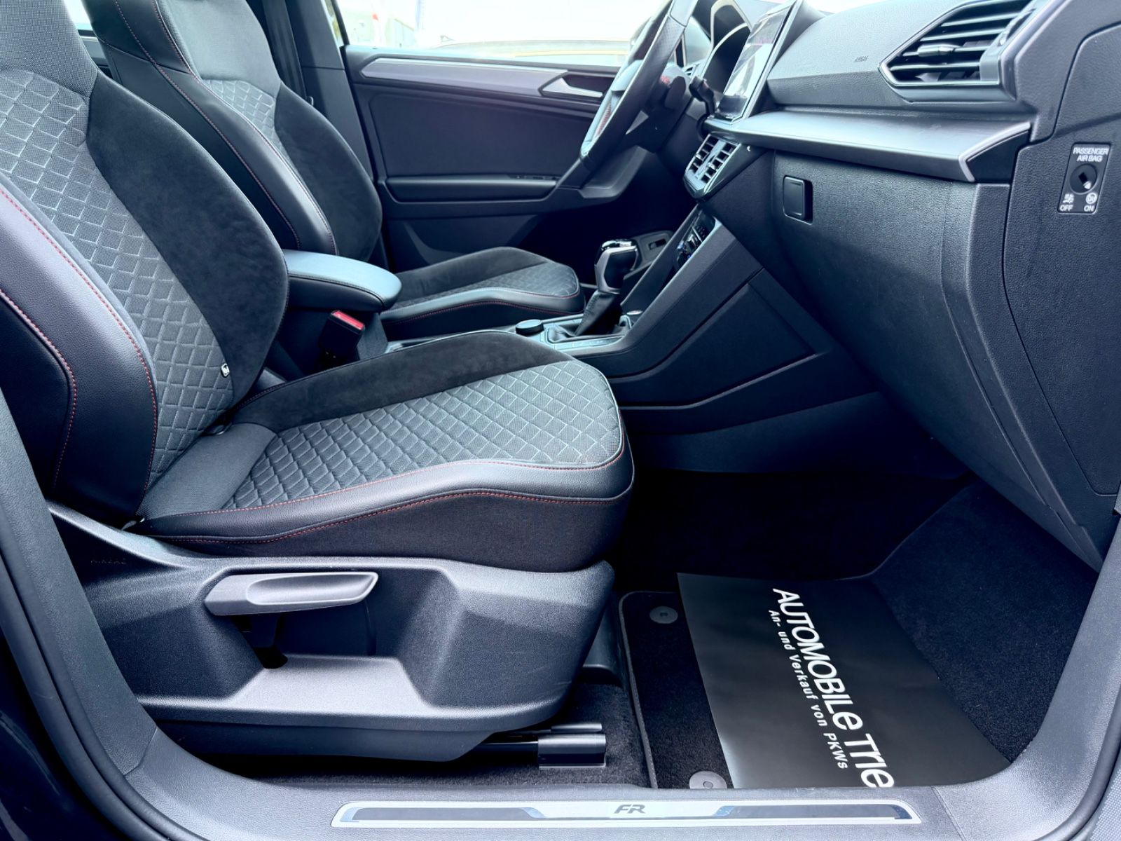 Seat Tarraco FR 2.0 TDI DSG 4Drive/LED/ACC/AHK/360CAM - Bild 13 Seat Tarraco FR 2.0 TDI DSG 4Drive/LED/ACC/AHK/360CAM in DEEP BLACK als SUV/Geländewagen/Pickup - Fahrzeugfoto 13