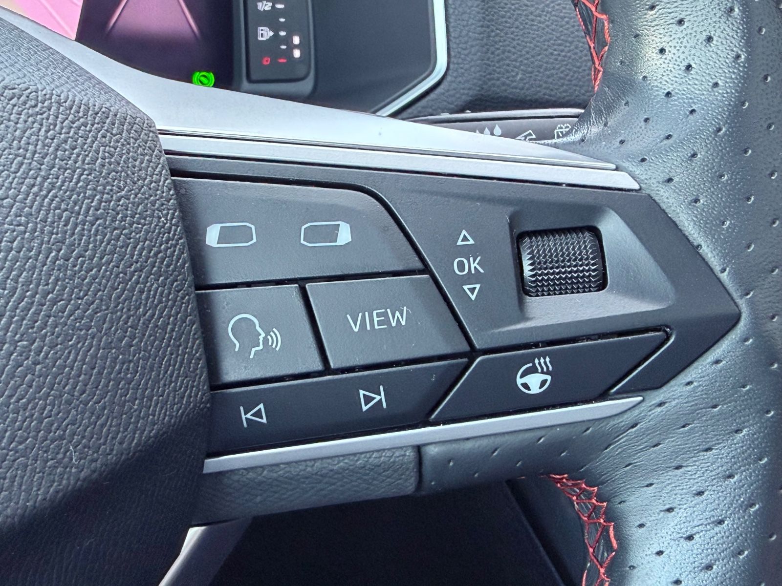 Seat Tarraco FR 2.0 TDI DSG 4Drive/LED/ACC/AHK/360CAM - Bild 18 Seat Tarraco FR 2.0 TDI DSG 4Drive/LED/ACC/AHK/360CAM in DEEP BLACK als SUV/Geländewagen/Pickup - Fahrzeugfoto 18