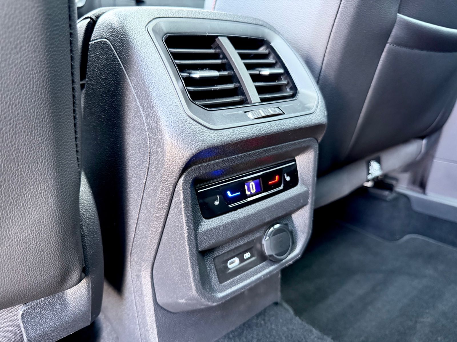 Seat Tarraco FR 2.0 TDI DSG 4Drive/LED/ACC/AHK/360CAM - Bild 21 Seat Tarraco FR 2.0 TDI DSG 4Drive/LED/ACC/AHK/360CAM in DEEP BLACK als SUV/Geländewagen/Pickup - Fahrzeugfoto 21