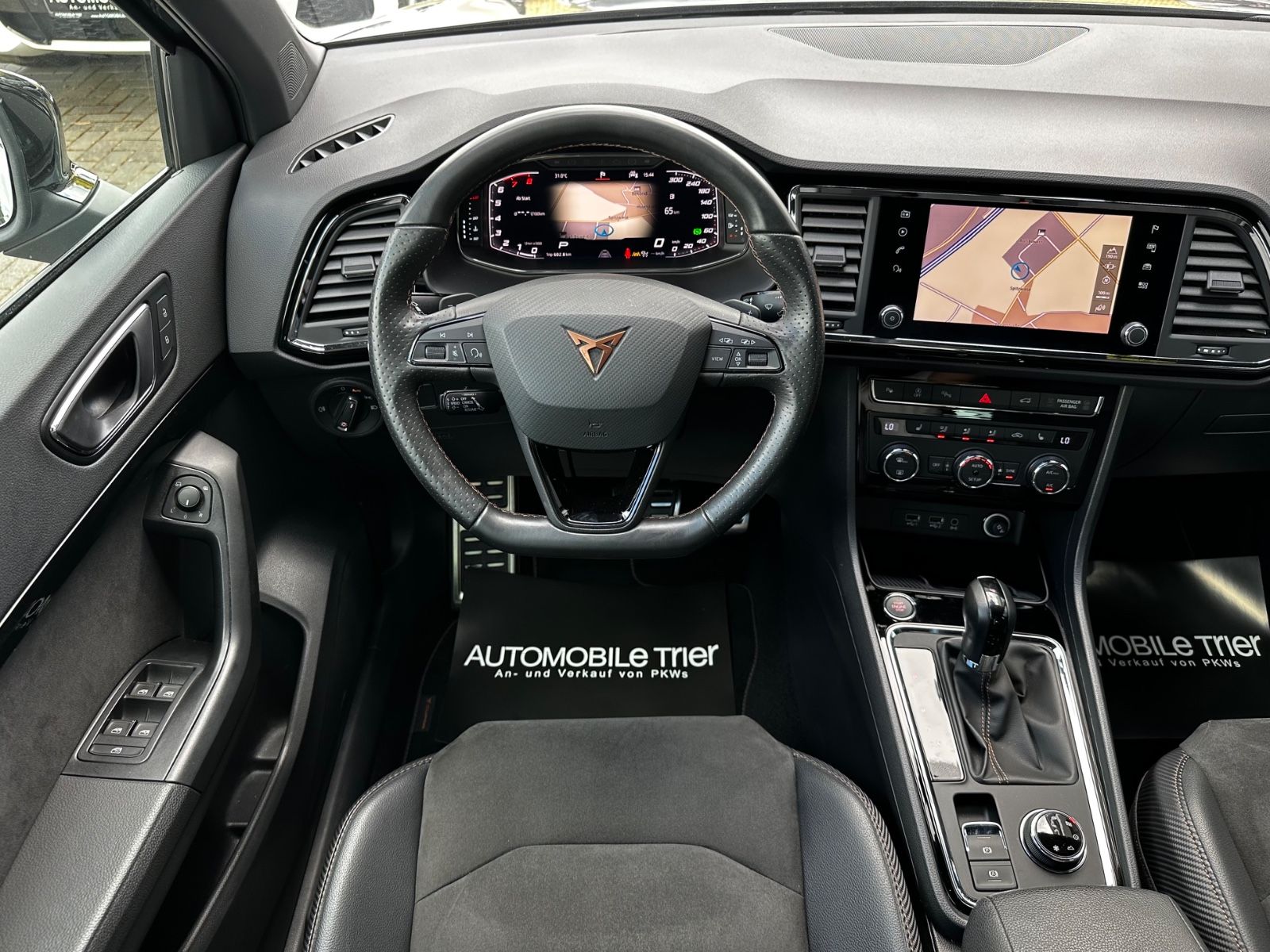 Cupra Ateca VZ 2.0 TSI DSG 4Drive /NAVI/LED/ACC/360CAM - Bild 10 Cupra Ateca VZ 2.0 TSI DSG 4Drive /NAVI/LED/ACC/360CAM in RODIUM GRAU als SUV/Geländewagen/Pickup - Fahrzeugfoto 10