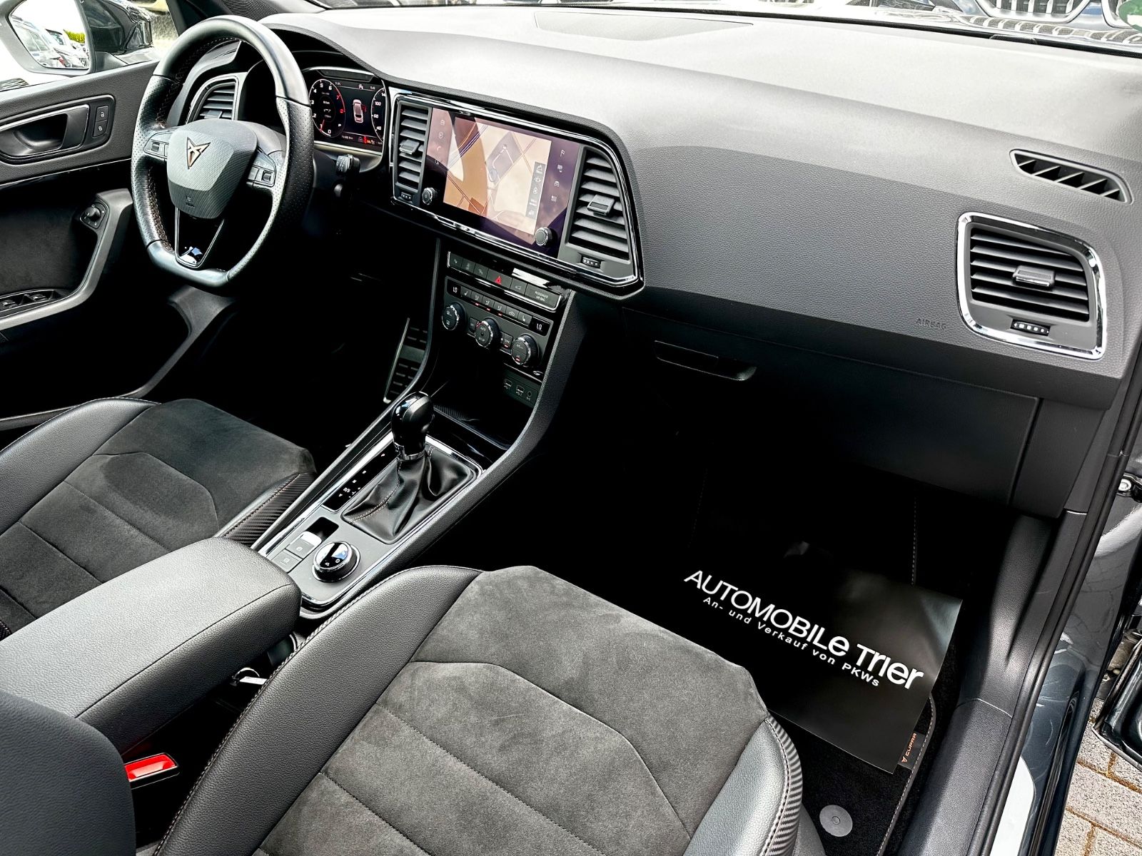 Cupra Ateca VZ 2.0 TSI DSG 4Drive /NAVI/LED/ACC/360CAM - Bild 11 Cupra Ateca VZ 2.0 TSI DSG 4Drive /NAVI/LED/ACC/360CAM in RODIUM GRAU als SUV/Geländewagen/Pickup - Fahrzeugfoto 11