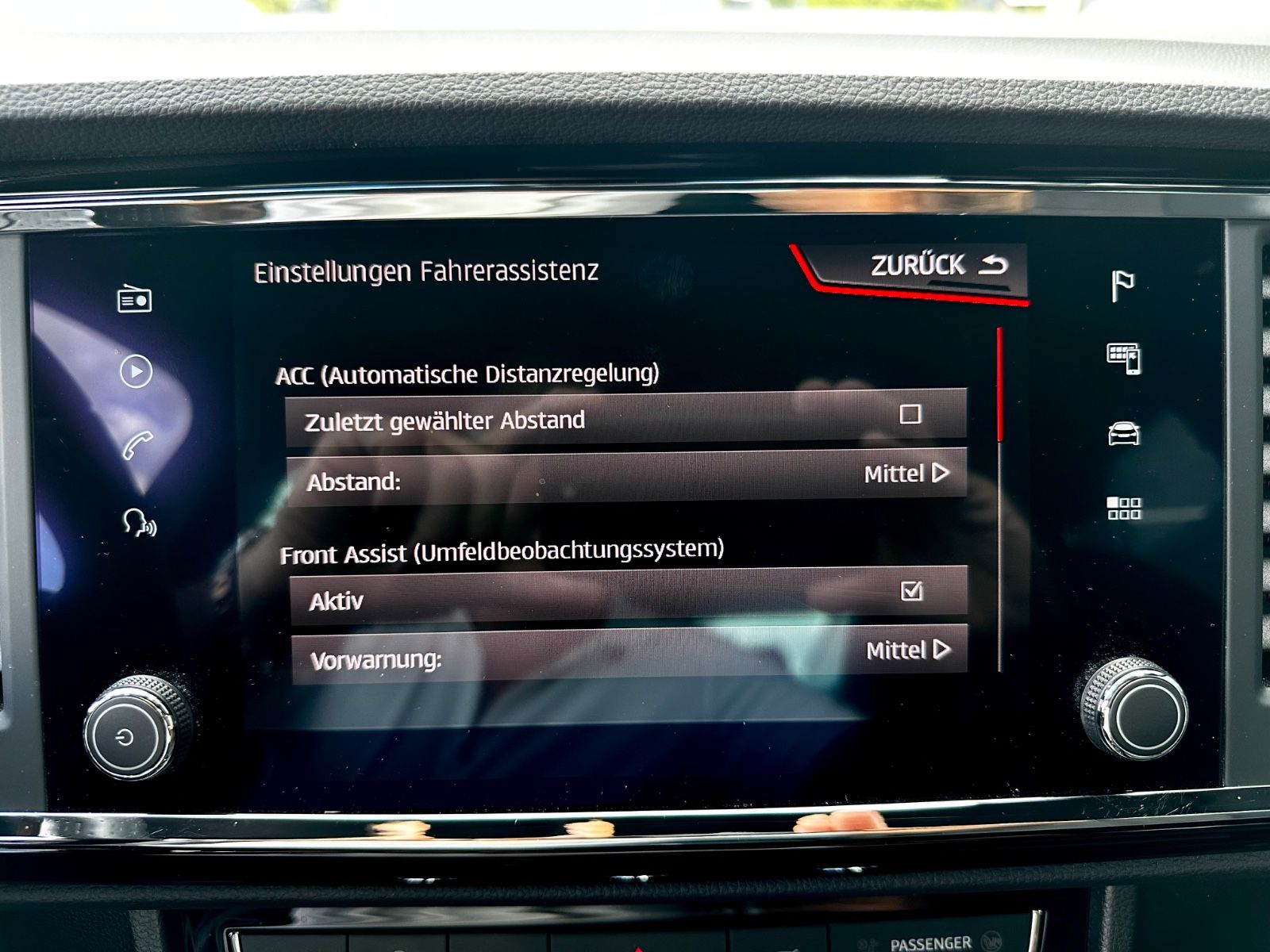 Cupra Ateca VZ 2.0 TSI DSG 4Drive /NAVI/LED/ACC/360CAM - Bild 19 Cupra Ateca VZ 2.0 TSI DSG 4Drive /NAVI/LED/ACC/360CAM in RODIUM GRAU als SUV/Geländewagen/Pickup - Fahrzeugfoto 19