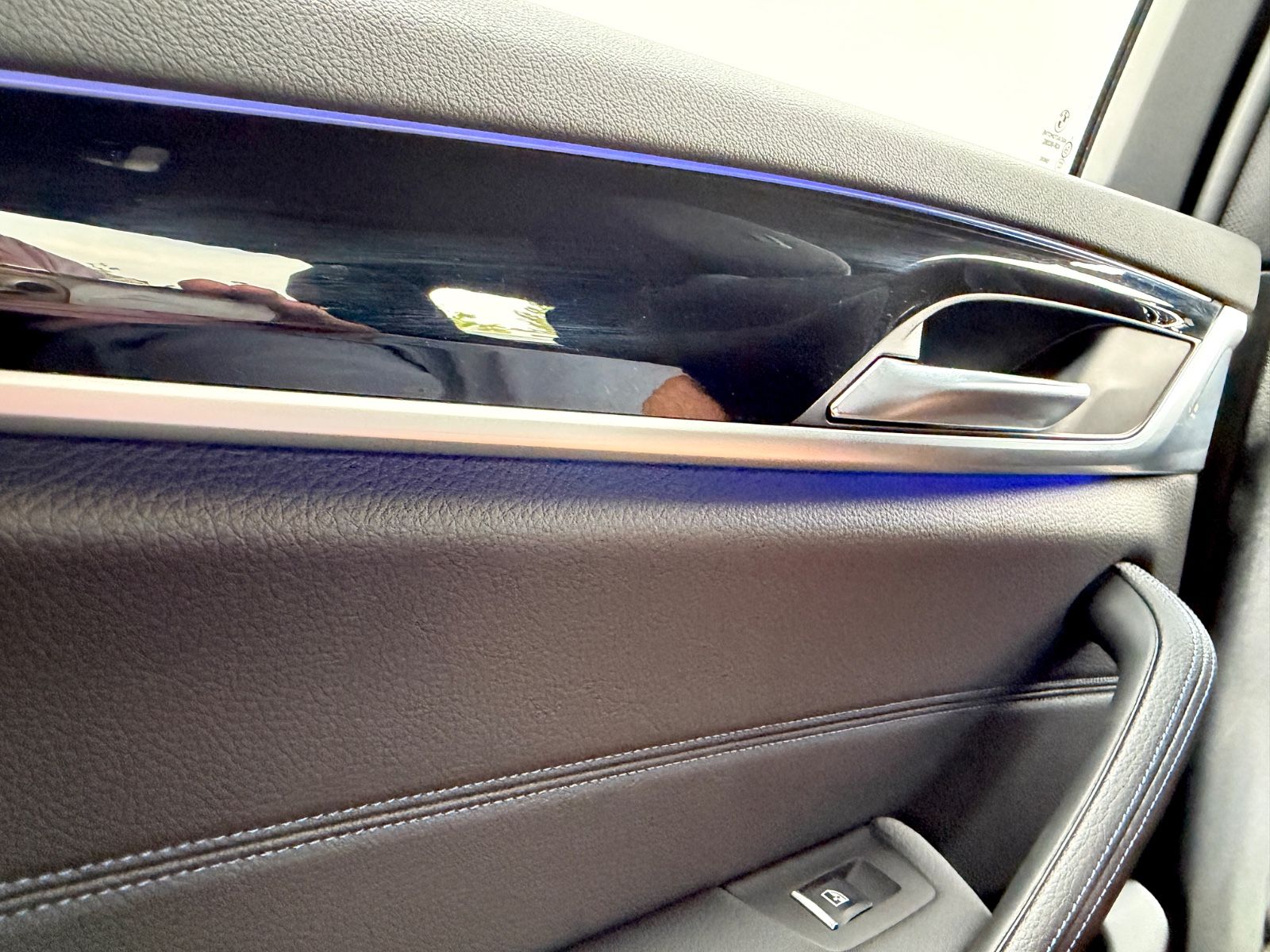 BMW 530i Touring M Sport Paket/NAVI/LED/CAM/GARANTIE - Bild 16 BMW 530i Touring M Sport Paket/NAVI/LED/CAM/GARANTIE in BLUESTONE als Kombi - Fahrzeugfoto 16