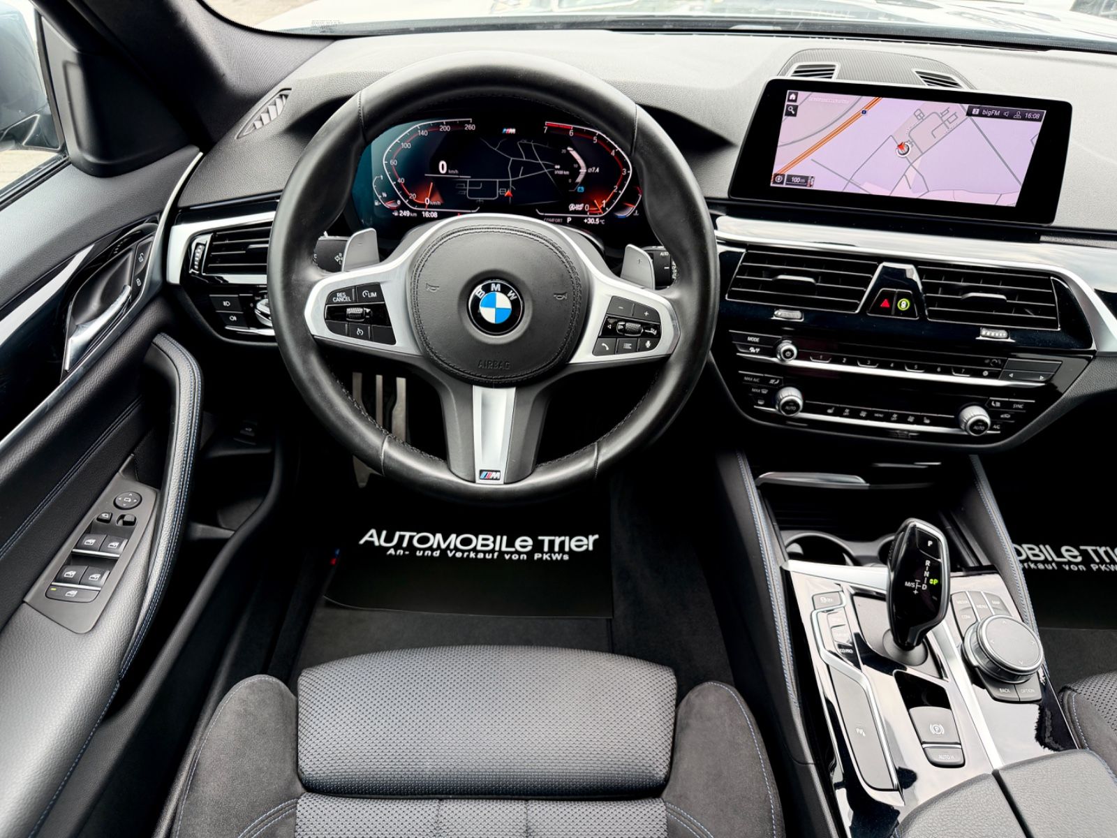 BMW 530i Touring M Sport Paket/NAVI/LED/CAM/GARANTIE - Bild 17 BMW 530i Touring M Sport Paket/NAVI/LED/CAM/GARANTIE in BLUESTONE als Kombi - Fahrzeugfoto 17