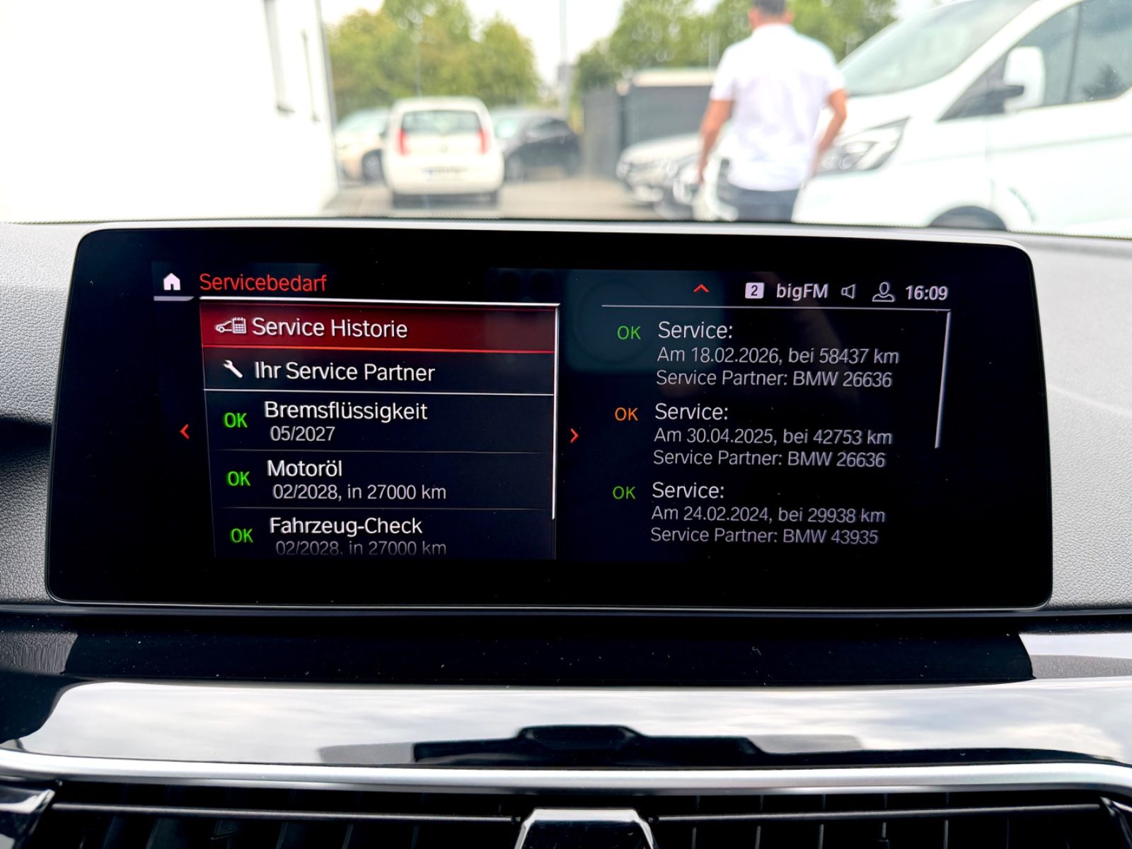 BMW 530i Touring M Sport Paket/NAVI/LED/CAM/GARANTIE - Bild 21 BMW 530i Touring M Sport Paket/NAVI/LED/CAM/GARANTIE in BLUESTONE als Kombi - Fahrzeugfoto 21