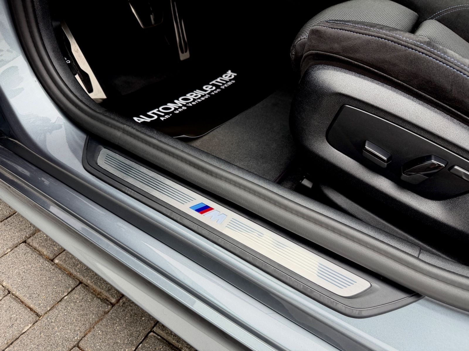 BMW 530i Touring M Sport Paket/NAVI/LED/CAM/GARANTIE - Bild 27 BMW 530i Touring M Sport Paket/NAVI/LED/CAM/GARANTIE in BLUESTONE als Kombi - Fahrzeugfoto 27