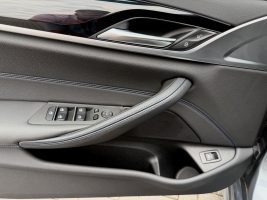 BMW 530i Touring M Sport Paket/NAVI/LED/CAM/GARANTIE in Blau als Kombi - Fahrzeugfoto 28