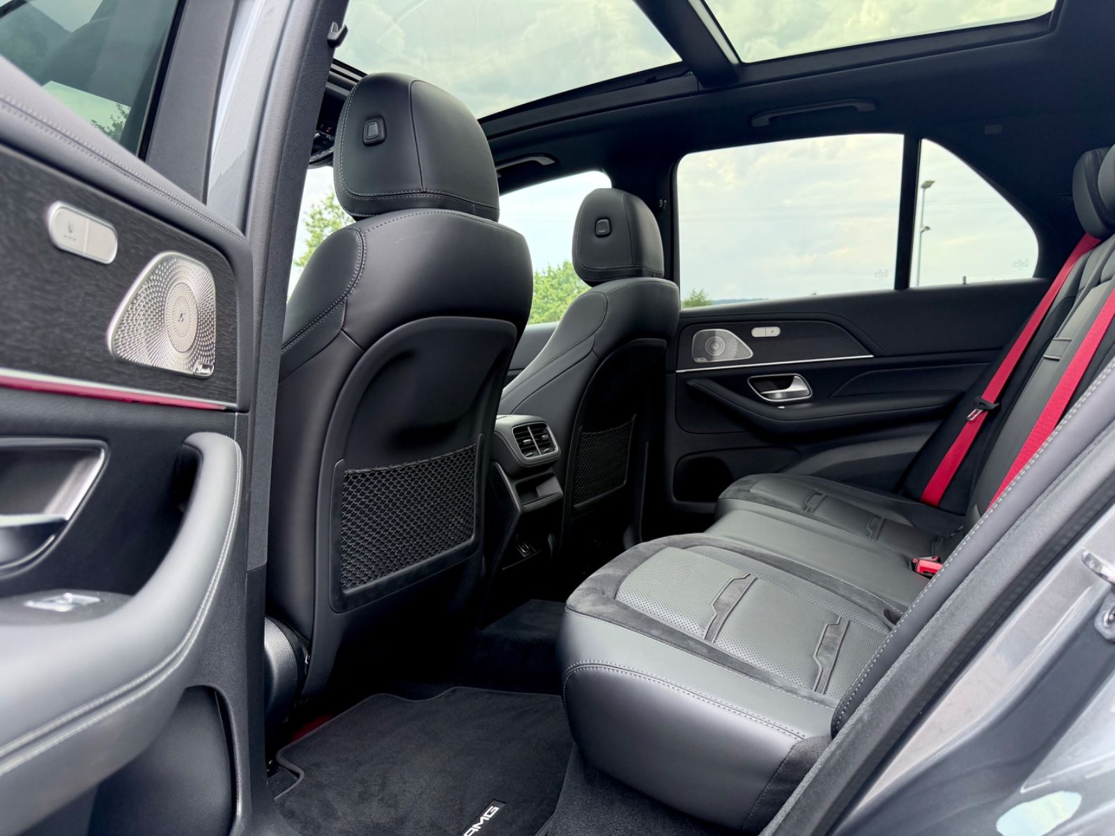 Mercedes-Benz GLE 63 AMG 4MATIC+ /PANO/LED/ACC/HUD/BURM/ - Bild 14 Mercedes-Benz GLE 63 AMG 4MATIC+ /PANO/LED/ACC/HUD/BURM/ in SELENITGRAU als SUV/Geländewagen/Pickup - Fahrzeugfoto 14
