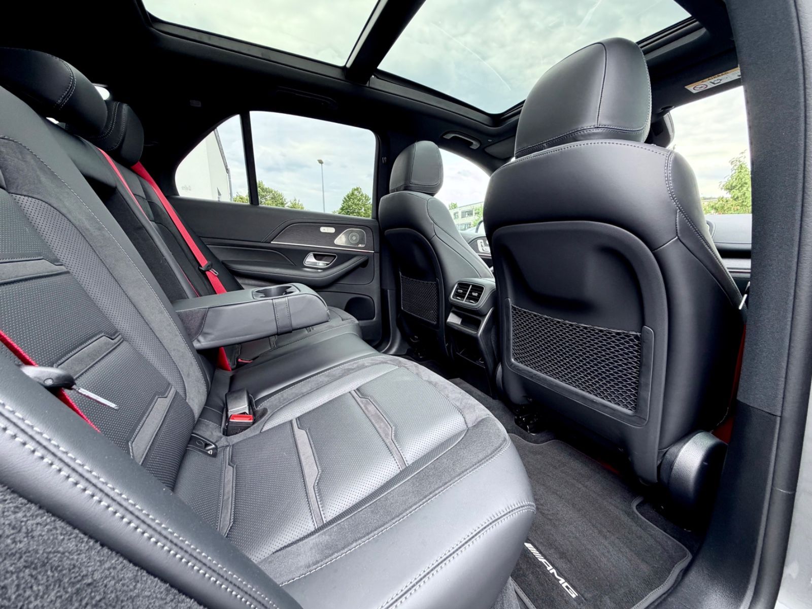 Mercedes-Benz GLE 63 AMG 4MATIC+ /PANO/LED/ACC/HUD/BURM/ - Bild 15 Mercedes-Benz GLE 63 AMG 4MATIC+ /PANO/LED/ACC/HUD/BURM/ in SELENITGRAU als SUV/Geländewagen/Pickup - Fahrzeugfoto 15