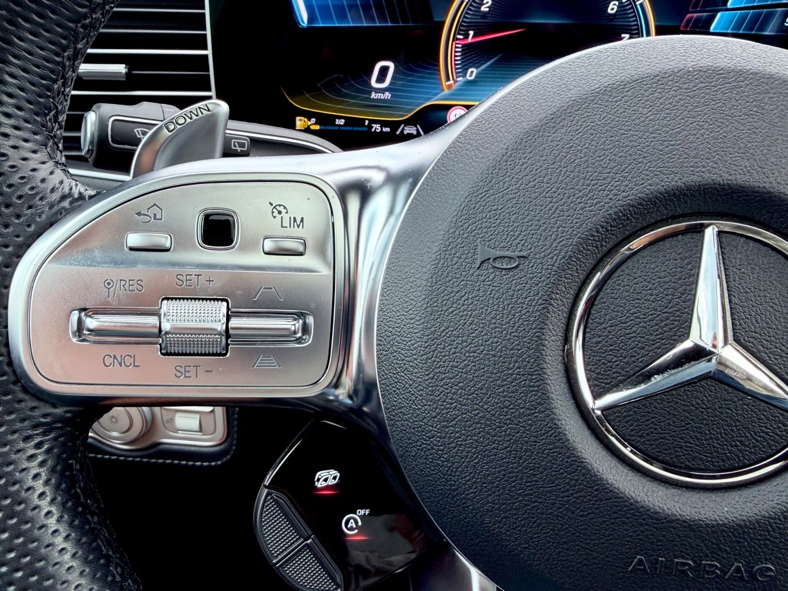 Mercedes-Benz GLE 63 AMG 4MATIC+ /PANO/LED/ACC/HUD/BURM/ - Bild 19 Mercedes-Benz GLE 63 AMG 4MATIC+ /PANO/LED/ACC/HUD/BURM/ in SELENITGRAU als SUV/Geländewagen/Pickup - Fahrzeugfoto 19