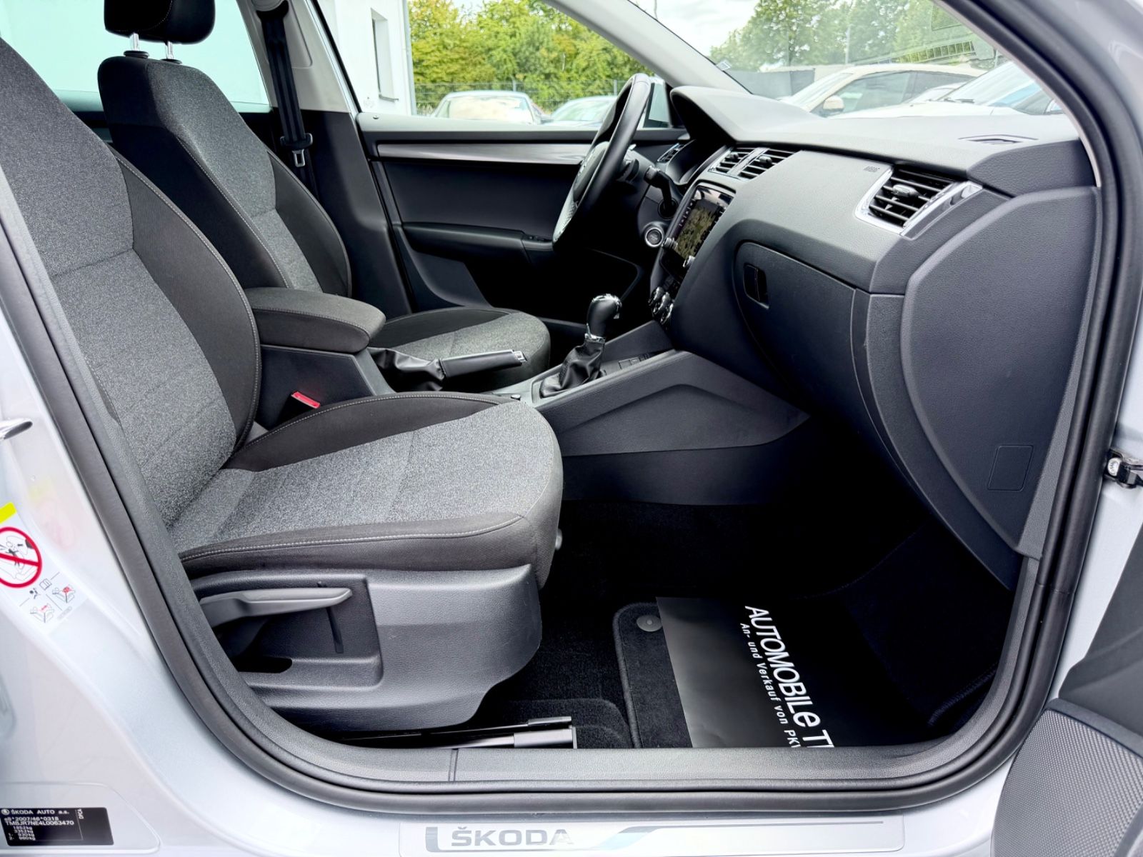 Skoda Octavia Combi 1.5 TSI DSG /NAVI/LED/ACC/CARPLAY/ - Bild 13 Skoda Octavia Combi 1.5 TSI DSG /NAVI/LED/ACC/CARPLAY/ in STRIBRNA BRILLIANT/ BRILLIANTSIL als Kombi - Fahrzeugfoto 13