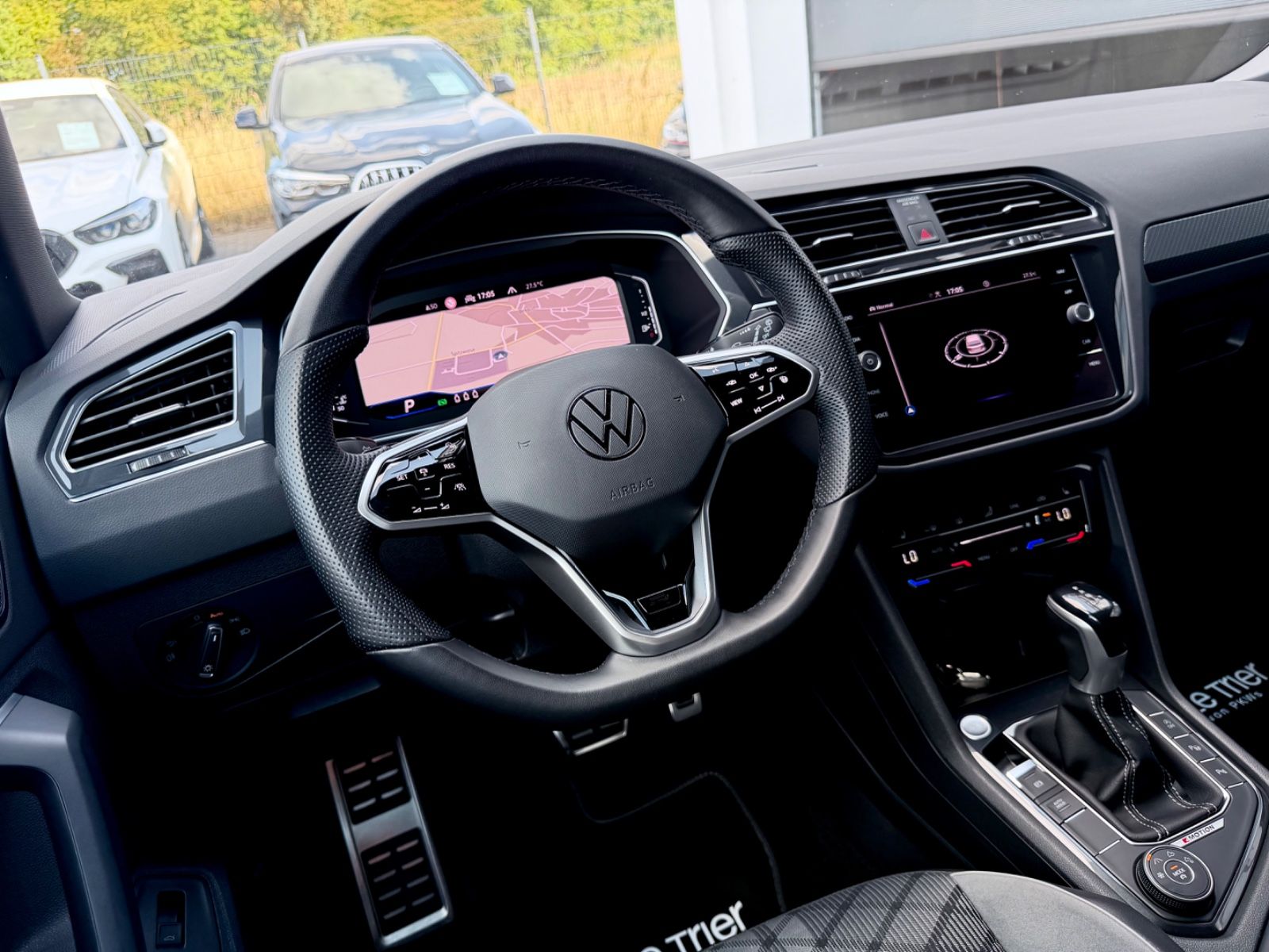 Volkswagen Tiguan R-Line 2.0 TDI DSG 4M /IQ LIGHT/20''/AHK/ - Bild 10 Volkswagen Tiguan R-Line 2.0 TDI DSG 4M /IQ LIGHT/20''/AHK/ in DELFINGRAU als SUV/Geländewagen/Pickup - Fahrzeugfoto 10