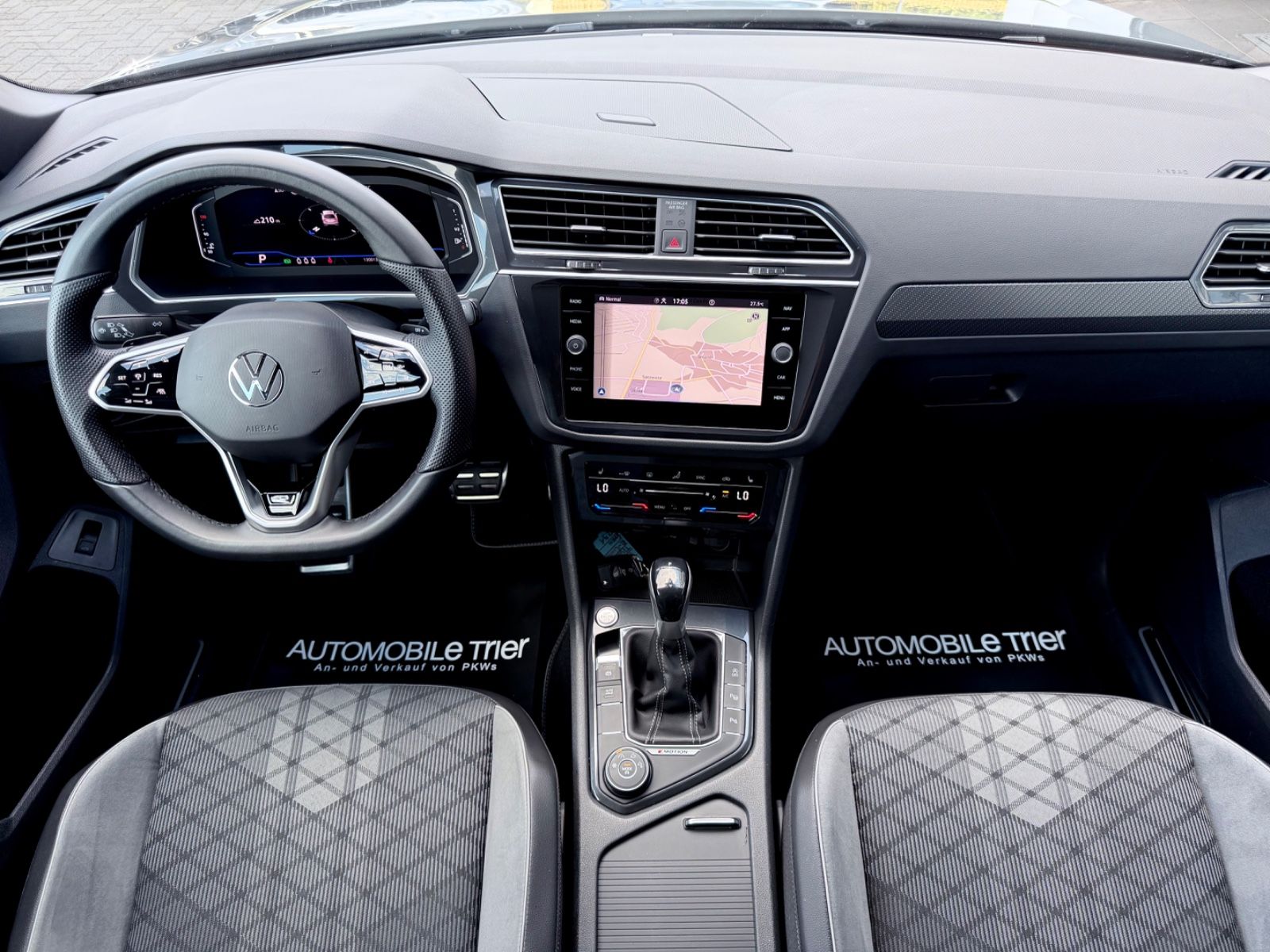 Volkswagen Tiguan R-Line 2.0 TDI DSG 4M /IQ LIGHT/20''/AHK/ - Bild 11 Volkswagen Tiguan R-Line 2.0 TDI DSG 4M /IQ LIGHT/20''/AHK/ in DELFINGRAU als SUV/Geländewagen/Pickup - Fahrzeugfoto 11