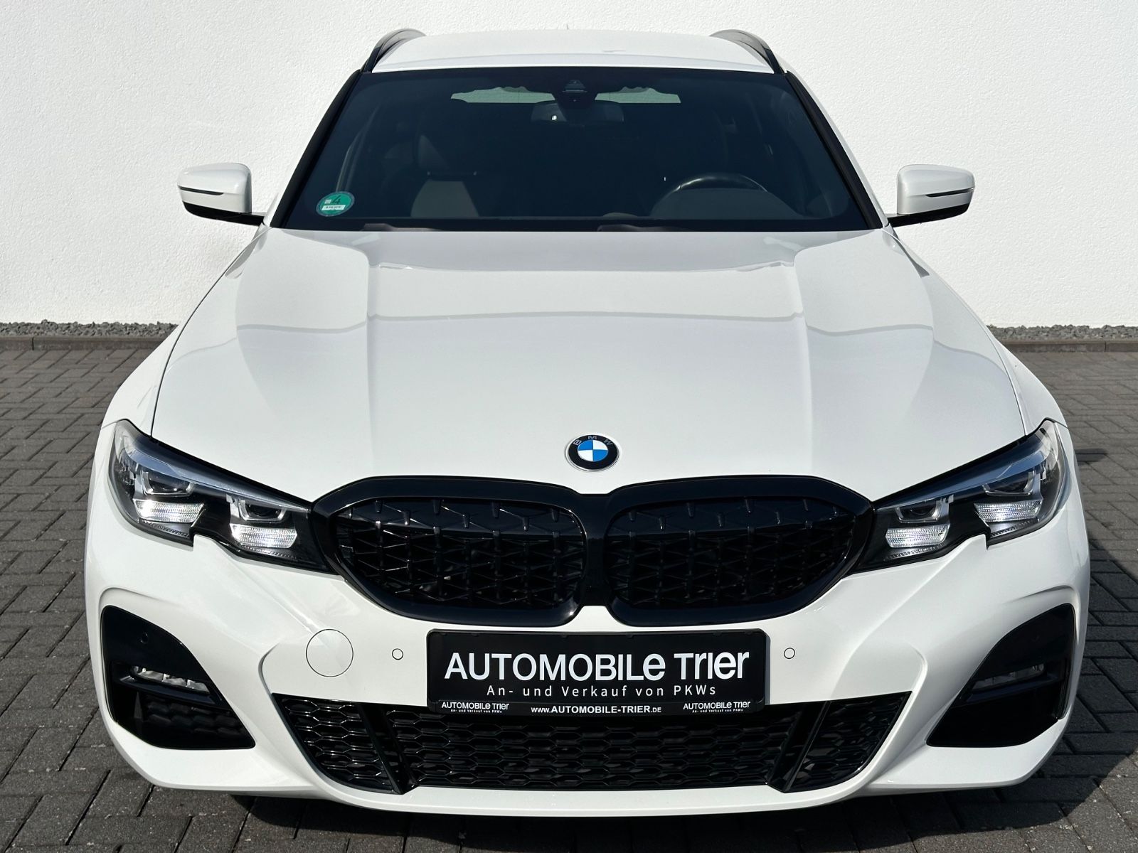 BMW 320i Touring M Sport Paket *Navi*LED*Garantie* - Bild 2 BMW 320i Touring M Sport Paket *Navi*LED*Garantie* in ALPINWEISS III als Kombi - Fahrzeugfoto 2