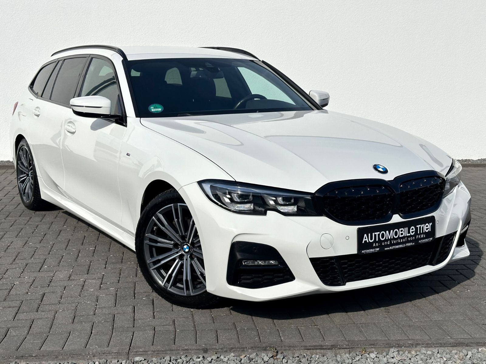 BMW 320i Touring M Sport Paket *Navi*LED*Garantie* - Bild 3 BMW 320i Touring M Sport Paket *Navi*LED*Garantie* in ALPINWEISS III als Kombi - Fahrzeugfoto 3