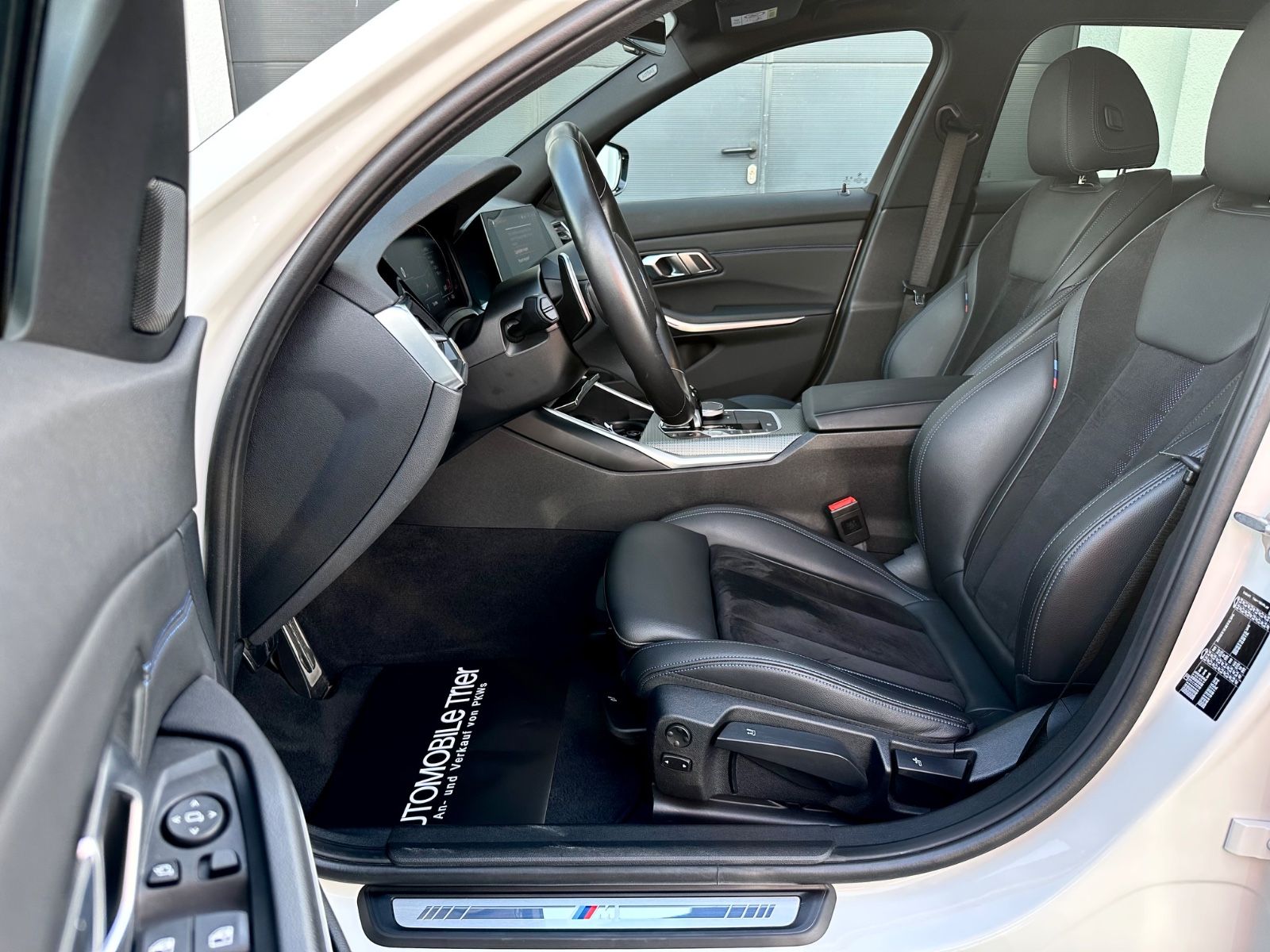 BMW 320i Touring M Sport Paket *Navi*LED*Garantie* - Bild 9 BMW 320i Touring M Sport Paket *Navi*LED*Garantie* in ALPINWEISS III als Kombi - Fahrzeugfoto 9
