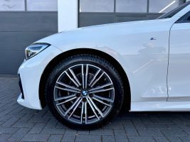 BMW 320i Touring M Sport Paket *Navi*LED*Garantie* in Weiß als Kombi - Fahrzeugfoto 24