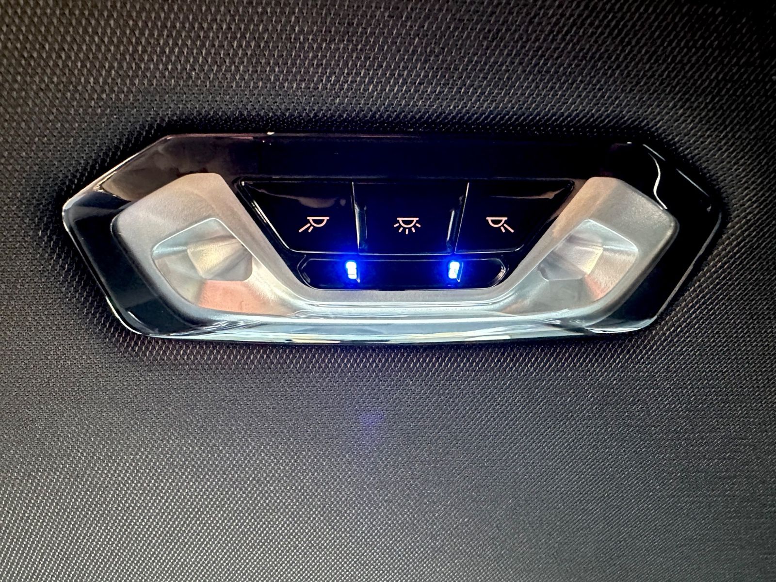BMW 320i Touring M Sport Paket *Navi*LED*Garantie* - Bild 28 BMW 320i Touring M Sport Paket *Navi*LED*Garantie* in ALPINWEISS III als Kombi - Fahrzeugfoto 28