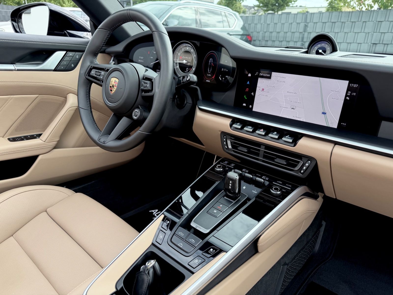 Porsche 911 Turbo S Cabriolet/LIFT/KERAMIK/BOSE/GARANTIE - Bild 12 Porsche 911 Turbo S Cabriolet/LIFT/KERAMIK/BOSE/GARANTIE in TIEFSCHWARZ als Cabrio/Roadster - Fahrzeugfoto 12