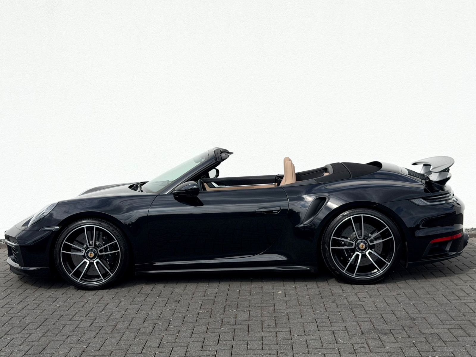 Porsche 911 Turbo S Cabriolet/LIFT/KERAMIK/BOSE/GARANTIE - Bild 8 Porsche 911 Turbo S Cabriolet/LIFT/KERAMIK/BOSE/GARANTIE in TIEFSCHWARZ als Cabrio/Roadster - Fahrzeugfoto 8