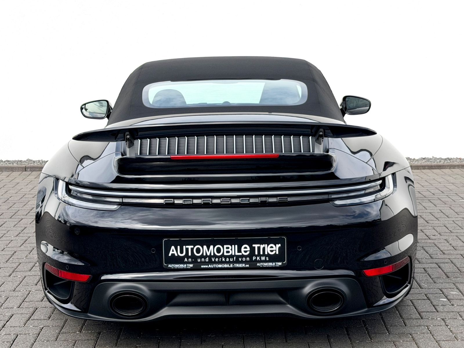 Porsche 911 Turbo S Cabriolet/LIFT/KERAMIK/BOSE/GARANTIE - Bild 23 Porsche 911 Turbo S Cabriolet/LIFT/KERAMIK/BOSE/GARANTIE in TIEFSCHWARZ als Cabrio/Roadster - Fahrzeugfoto 23