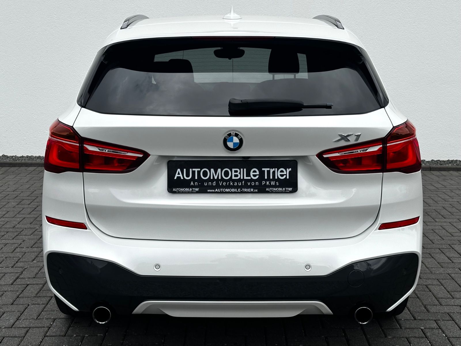BMW X1 xDrive 20i M Sport Paket/LED/HUD/CAM/GARANTIE - Bild 6 BMW X1 xDrive 20i M Sport Paket/LED/HUD/CAM/GARANTIE in MINERALWEISS als SUV/Geländewagen/Pickup - Fahrzeugfoto 6