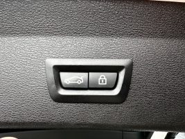 BMW X1 xDrive 20i M Sport Paket/LED/HUD/CAM/GARANTIE in Weiß als SUV/Geländewagen/Pickup - Fahrzeugfoto 23