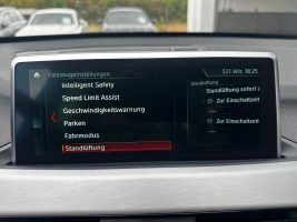 BMW X1 xDrive 20i M Sport Paket/LED/HUD/CAM/GARANTIE in Weiß als SUV/Geländewagen/Pickup - Fahrzeugfoto 28