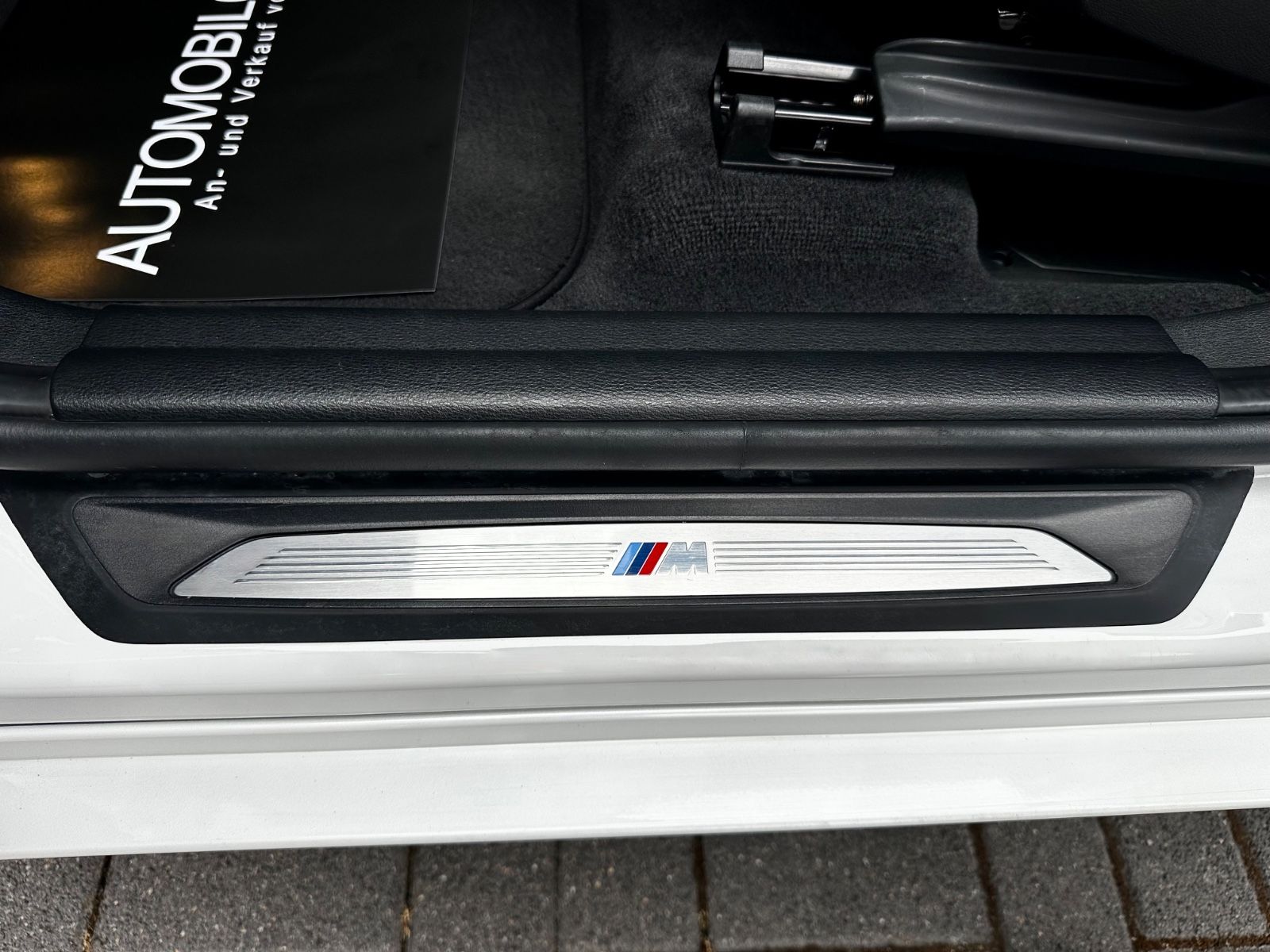 BMW X1 xDrive 20i M Sport Paket/LED/HUD/CAM/GARANTIE - Bild 36 BMW X1 xDrive 20i M Sport Paket/LED/HUD/CAM/GARANTIE in MINERALWEISS als SUV/Geländewagen/Pickup - Fahrzeugfoto 36