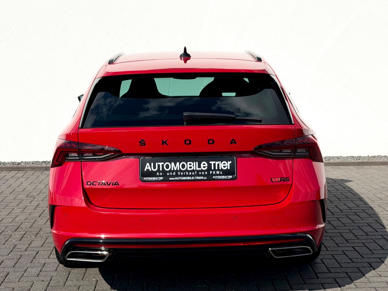 Skoda Octavia Combi RS 2.0 TSI /LED/ACC/360°CAM/AHK/ - Bild 6 Skoda Octavia Combi RS 2.0 TSI /LED/ACC/360°CAM/AHK/ in CERVENA VELVET/VELVET RED als Kombi - Fahrzeugfoto 6