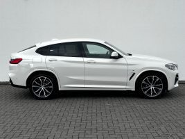 BMW X4 30d xDrive M Sport Paket in Weiß als SUV/Geländewagen/Pickup - Fahrzeugfoto 4