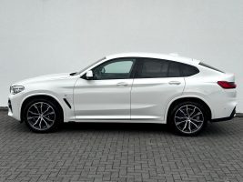 BMW X4 30d xDrive M Sport Paket in Weiß als SUV/Geländewagen/Pickup - Fahrzeugfoto 8