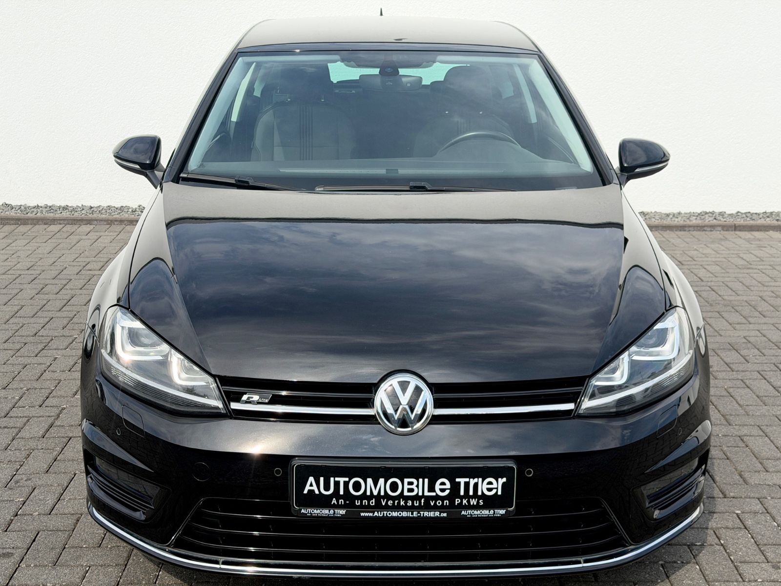 Volkswagen Golf 7 1.4 TSI R Line/NAVI/BI-XENON/PDC/GARANTIE - Bild 2 Volkswagen Golf 7 1.4 TSI R Line/NAVI/BI-XENON/PDC/GARANTIE in Schwarz als Kleinwagen - Fahrzeugfoto 2