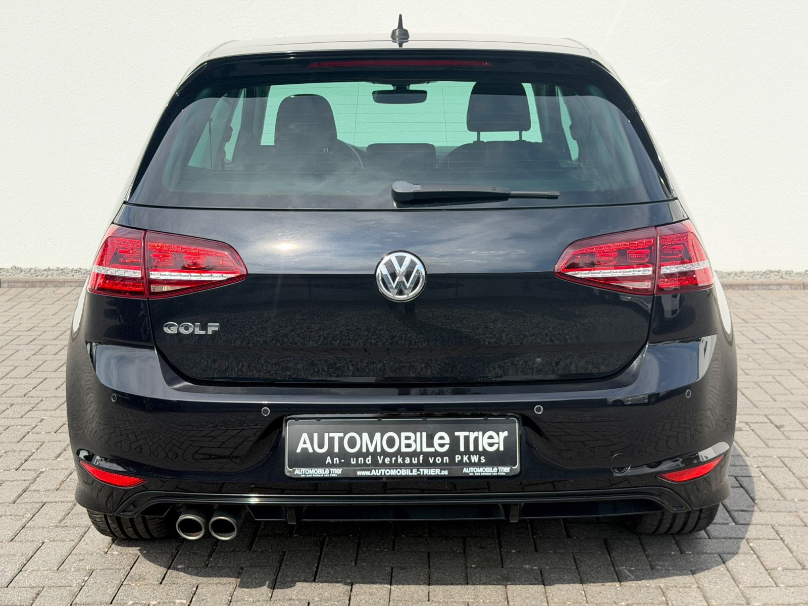 Volkswagen Golf 7 1.4 TSI R Line/NAVI/BI-XENON/PDC/GARANTIE - Bild 6 Volkswagen Golf 7 1.4 TSI R Line/NAVI/BI-XENON/PDC/GARANTIE in Schwarz als Kleinwagen - Fahrzeugfoto 6