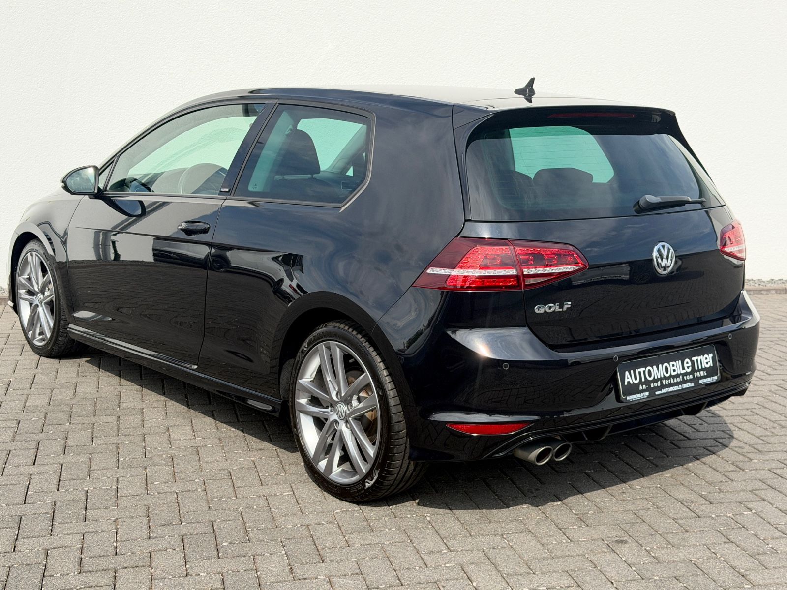 Volkswagen Golf 7 1.4 TSI R Line/NAVI/BI-XENON/PDC/GARANTIE - Bild 7 Volkswagen Golf 7 1.4 TSI R Line/NAVI/BI-XENON/PDC/GARANTIE in Schwarz als Kleinwagen - Fahrzeugfoto 7