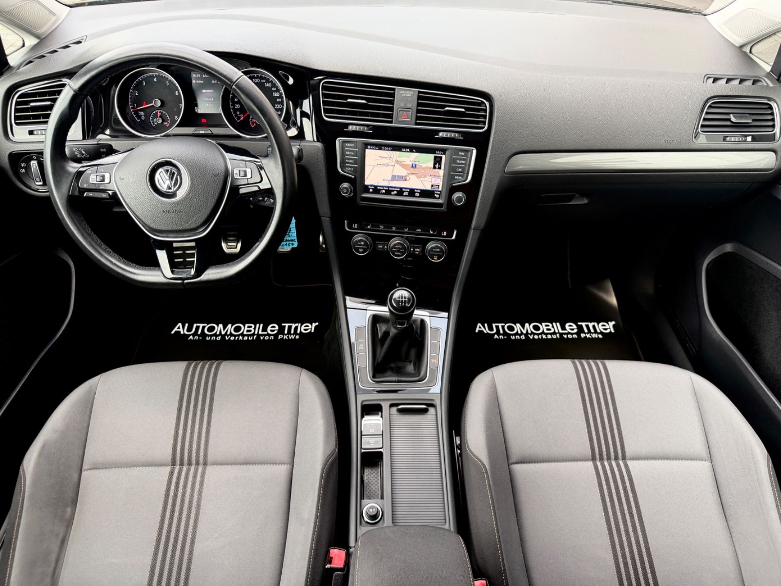 Volkswagen Golf 7 1.4 TSI R Line/NAVI/BI-XENON/PDC/GARANTIE - Bild 10 Volkswagen Golf 7 1.4 TSI R Line/NAVI/BI-XENON/PDC/GARANTIE in Schwarz als Kleinwagen - Fahrzeugfoto 10