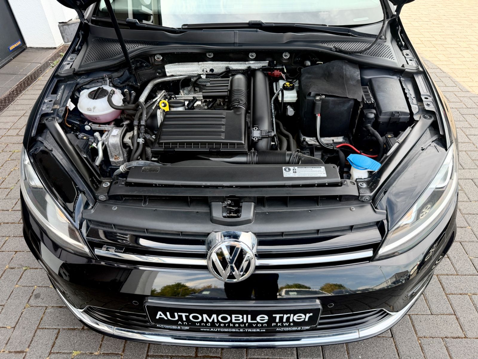 Volkswagen Golf 7 1.4 TSI R Line/NAVI/BI-XENON/PDC/GARANTIE - Bild 17 Volkswagen Golf 7 1.4 TSI R Line/NAVI/BI-XENON/PDC/GARANTIE in Schwarz als Kleinwagen - Fahrzeugfoto 17
