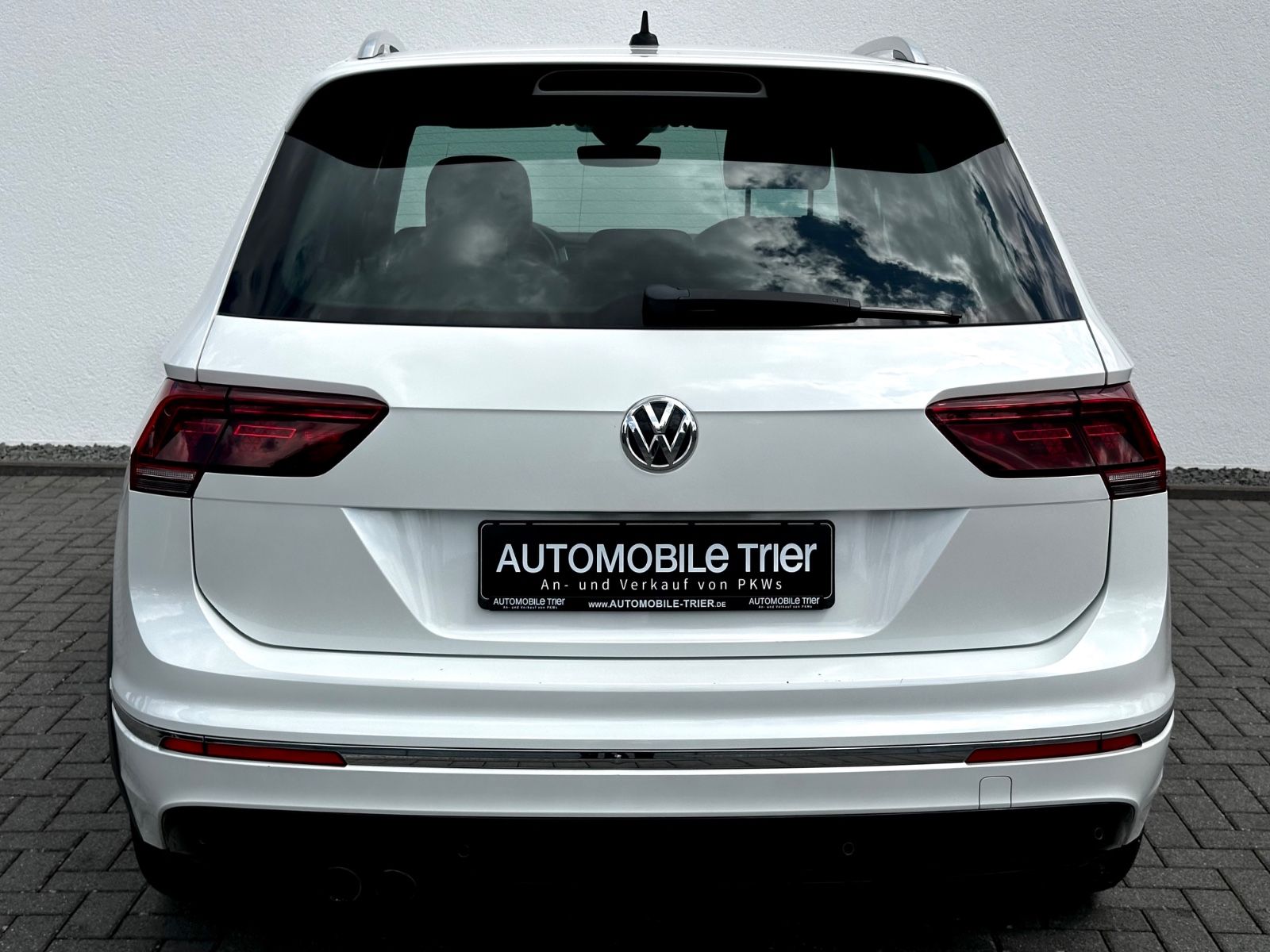 Volkswagen Tiguan R line 2.0 TSI DSG 4Motion /LED/ACC/AHK/ - Bild 6 Volkswagen Tiguan R line 2.0 TSI DSG 4Motion /LED/ACC/AHK/ in ORYXWEISS als SUV/Geländewagen/Pickup - Fahrzeugfoto 6