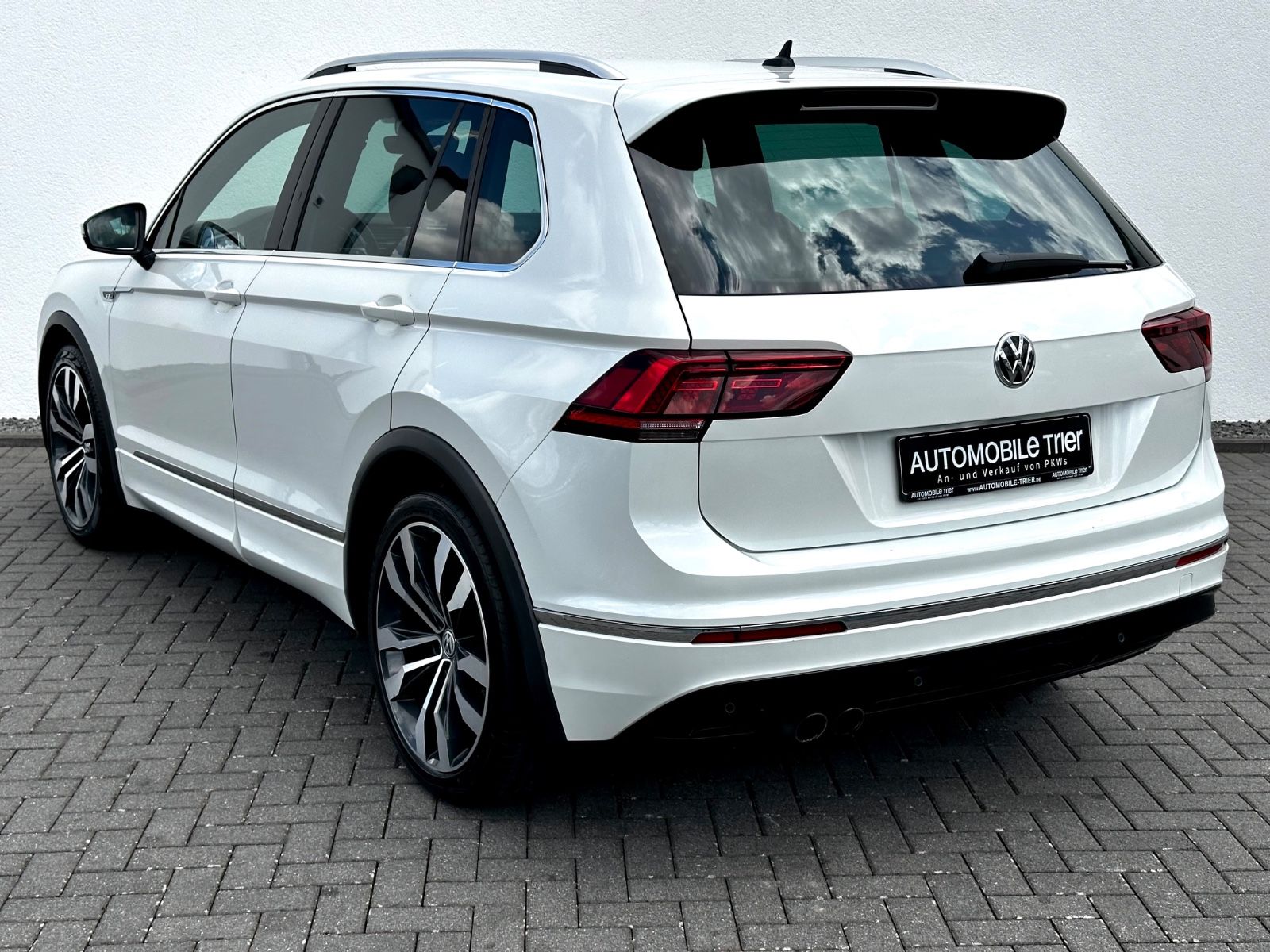 Volkswagen Tiguan R line 2.0 TSI DSG 4Motion /LED/ACC/AHK/ - Bild 7 Volkswagen Tiguan R line 2.0 TSI DSG 4Motion /LED/ACC/AHK/ in ORYXWEISS als SUV/Geländewagen/Pickup - Fahrzeugfoto 7